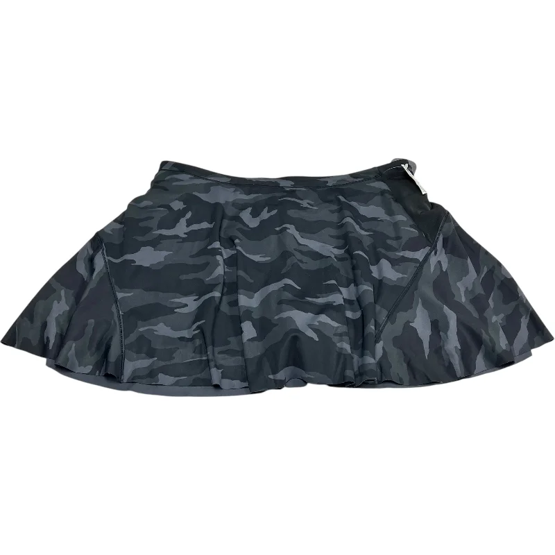 Sports pants featuring smooth finishes feel sleek -Athletic Skort By Athleta In Camouflage Print, Size: L