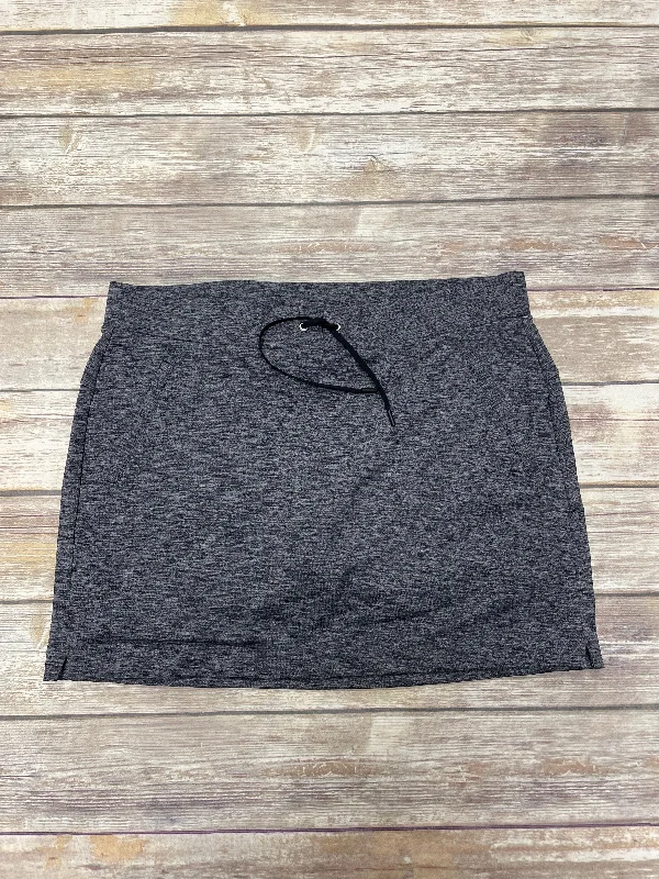 Sports pants for active evenings stay cool -Athletic Skort By Athleta In Grey, Size: L