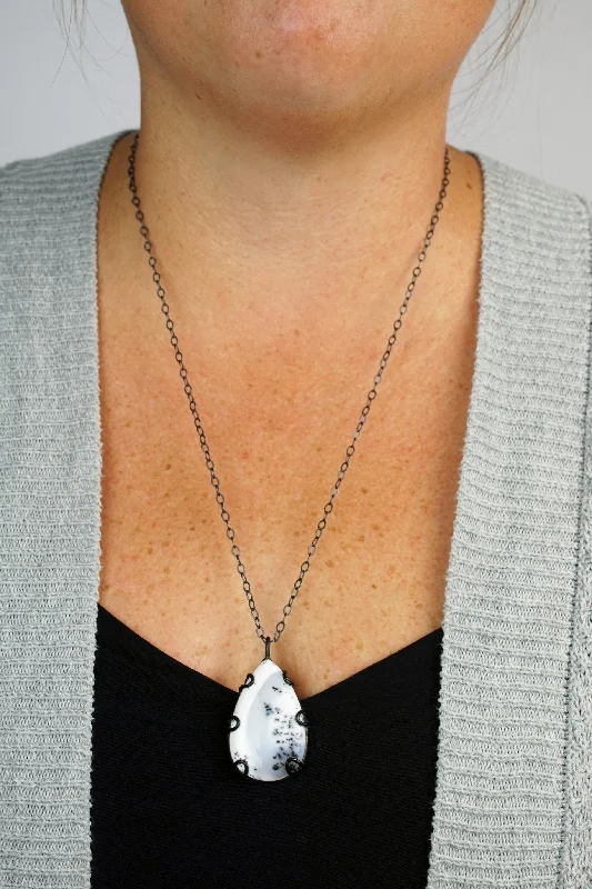 Beautiful necklaces and pendants with diamond-encrusted designs for maximum sparkle-Contra pendant