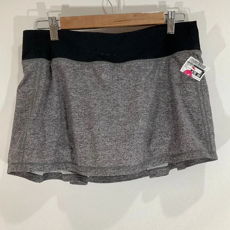 Sports pants featuring mesh panels cool off -Athletic Skort By Lululemon In Grey, Size: 8