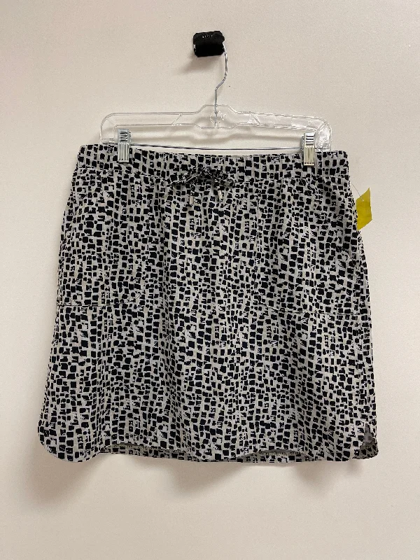 Sports pants for chilly days warm up -Athletic Skort By Chicos In Black & Cream, Size: 8