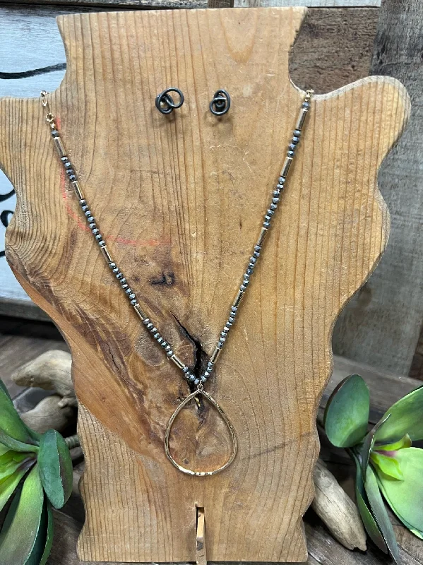 Stunning necklaces and pendants with chakra stones for healing and balance-Ingram Gold Chain with Teardrop Necklace