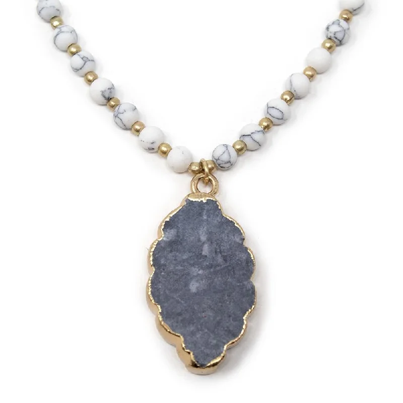 Best necklaces and pendants with matching earrings for a coordinated, elegant look-Beaded Necklace Gold-Tone Small Geode White Grey