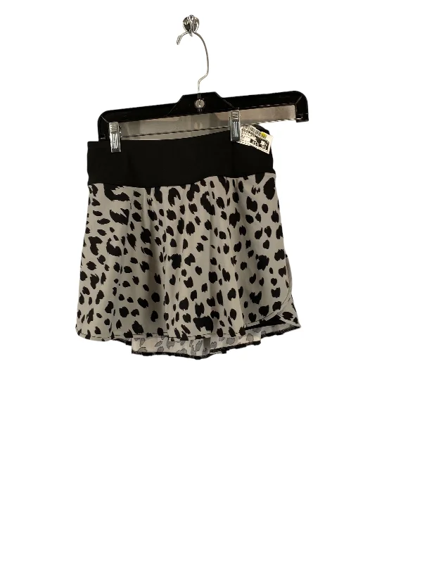 Sports pants featuring cargo pockets are handy -Athletic Skirt By Nicole Miller In Animal Print, Size: M