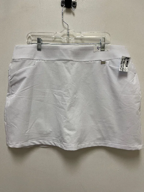 Sports pants featuring vented sides stay breezy -Athletic Skort By Clothes Mentor In White, Size: Xl