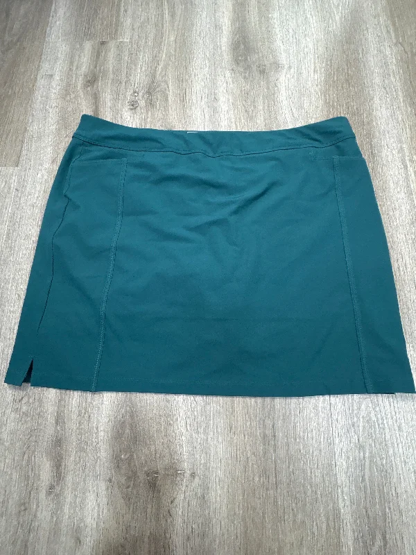 Sports pants featuring chevron stripes are sharp -Athletic Skort By Adidas In Green, Size: Xl