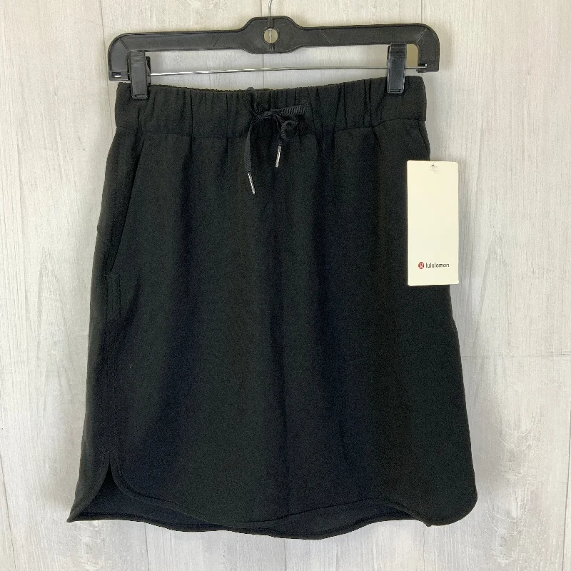 Sports pants featuring vented sides stay breezy -Athletic Skirt By Lululemon In Black, Size: 6