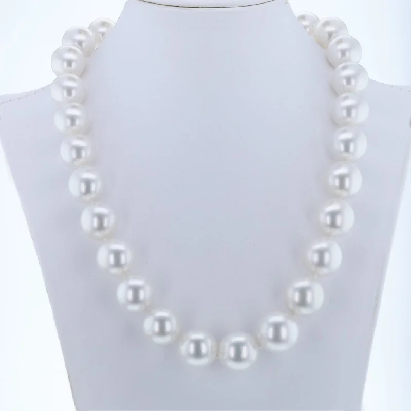 Beautiful necklaces and pendants with natural stones for an earthy, organic vibe-Pearl & Diamond Necklace