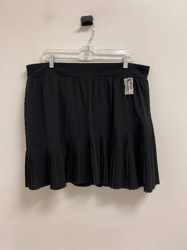 Sports pants featuring reflective strips glow safely -Athletic Skort By Spanx In Black, Size: 2x