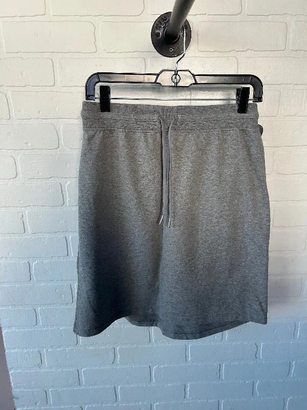 Sports pants featuring knit textures feel plush -Athletic Skirt By Lululemon In Grey, Size: 8