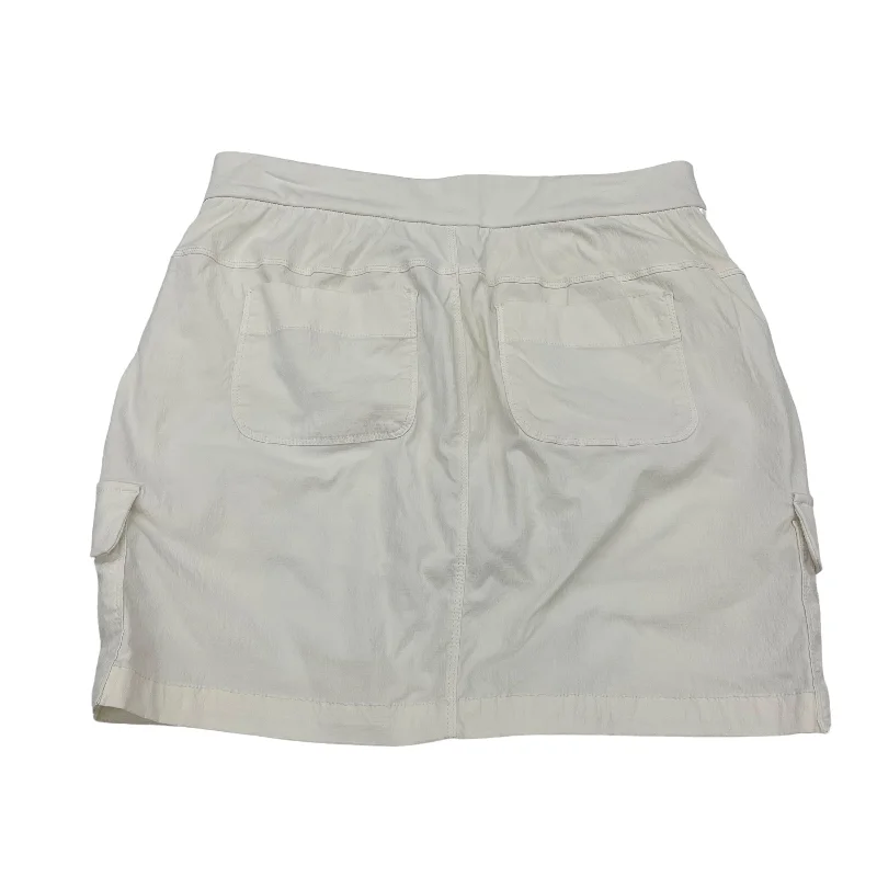 Sports pants featuring bold trims feel fun -CREAM ATHLETIC SKORT by ATHLETA Size:M