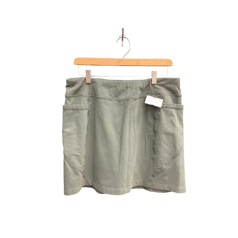 Sports pants with slim fits look sleek -Athletic Skort By Athleta In Green, Size: L