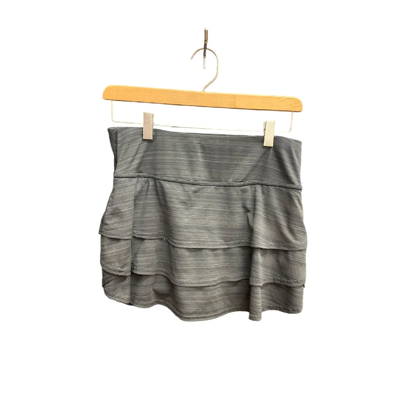 Sports pants with minimalist designs stay simple -Athletic Skort By Athleta In Grey, Size: S