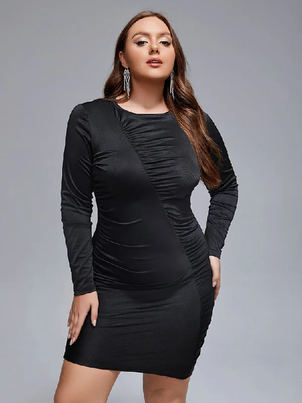 Plus size dresses for minimalist style stay clean -Plus Black Irregular Shirred Bodycon Dress