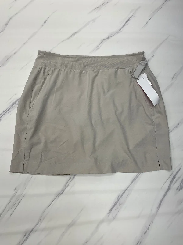 Sports pants featuring quick-dry tech stay fresh -Beige Athletic Skort Athleta, Size 14