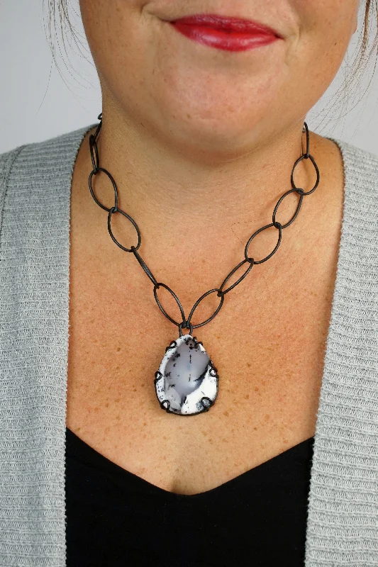 Beautiful necklaces and pendants with natural stones for an earthy, organic vibe-Contra necklace