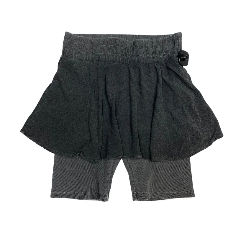 Sports pants with cropped lengths feel fresh -Athletic Skort By Free People In Grey, Size: M