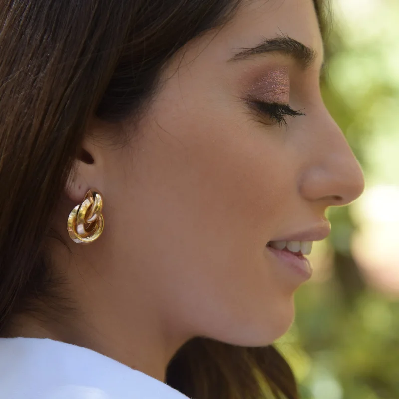 Hoop earrings with resin accents for a bold and colorful design-ISMERELDA